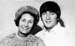 La tía Mimi con un joven John Lennon.